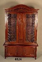 BÜcherschrank, deutsch, um 1900, Korpus Weichholz, Mahagonifurnier, Unterteil mit 2 kleinen TÜren, dekoriert, mit typischen Jugendstilelementen, ...