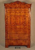 Schrank, deutsch, um 1860, Korpus Weichholz, Birkefurnier, Louis Philippe Stil, seitlich abgeplattet, 1-tÜrig, sogenannter Blender, poliert, ...