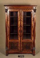 BÜcherschrank, deutsch, um 1880, GrÜnderzeit , Korpus Weichholz, Nußbaumfurnier gespiegelt, sehr schÖne Maserung, unten 2 kleine FÜllungen mit ...