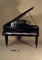 StutzflÜgel, deutsch, um 1906/08, Steinweg, Braunschweig, reiner abstrakter Jugendstil, bezeichnet und im Rahmen mitgegossen, Bezeich- nung JXZ ...