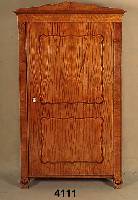 Schrank, deutsch, um 1870, Esche massiv, Eschefurnier, eintÜrig, seitlich und an den FÜßen Zierintarsien, abnehmbarer Zieraufsatz, leichte ...