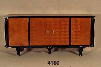 ArtDeco-Sideboard, Paris, um 1940, in schÖnem Bild furniert, kirschbaumfarben ge- beizt, z.T. ebonisiert, feine Furniereinlege- arbeiten, ...