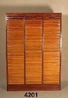 Rollschrank, Frankreich, um 1920, 3 ab- schließbare RollschÜbe, Vielzahl hÖhenverstel- lbarer EinlegebÖden, gemarkt "BOBIN Jean Ebe- ...