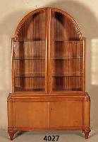 Vitrine bzw. Vitrinenschrank, deutsch, 1928/32 , Korpus Weichholz/Hartholz, Kirschbaum massiv, Kirschbaumfurnier, z.T. Kirschbaum- wurzel, z.T. auf ...