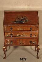 DamenklappsekretÄr, England, 1925/28, Northampton Cabinet Company London, Korpus Weichholz, kaukasisch Nußbaum gespiegelt, mit Lackchinoserien ...