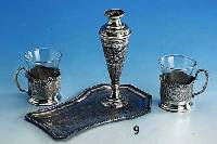 Teeset, Persien 40er Jahre, reine Handar- beit, bestehend aus 2 TeeglÄsern mit Glasein- satz (sekundÄr), Blumenvase und Tablett, wohl Arbeit ...