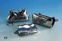 Konvolut 3 GeldbÖrsen, 925er Silber, England zwischen 1895 und 1910, 1 x Darstellung Aphrodite und Schwan, 2 x klass. mit Girlan- den und ...