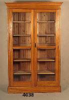 BÜcher- bzw. WÄscheschrank, deutsch, um 1906/ 10, wohl MÜnchen, Korpus Weichholz, Ahorn massiv, Ahornfurnier, Front auf Rahmen gear- beitet, ...