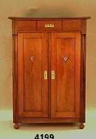 Vertiko, deutsch, um 1905/10, Jugendstil, Korpus Weichholz/Hartholz, Nußbaumfurnier, Front auf Rahmen gearbeitet, sparsame Intar- sien in Birke, ...