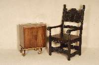 Barschrank auf Rollen, um 1930, Mahagoni, mit MetallbeschlÄgen, innen helle Esche, kleine Innenschublade, Rundteil verschließbar, mit Rollo, ...