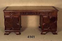 Schreibtisch, Elsaß/Lothringen, um 1900/10, Korpus Weichholz/Hartholz, Eiche massiv, Eichefurnier, aufgesetzte Leisten, mit Kreuz- ...