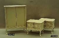 Vielzweckschrank, deutsch, SpÄtbarockstil, teilmassiv, cremefarben grÜn und weiß gefaßt, 2-tÜrig, innenliegend 2 BÖden, kurze leicht ...