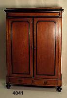 Schrank, deutsch, um 1860, SpÄtbiedermeier, zweitÜrig, mit schwarz abgesetztem Leisten- profil, Nußbaum und Eiche massiv, 2 SchÜbe im ...