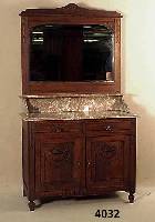 Kommode, Frankreich, um 1910, Jugendstil, Eiche massiv, florale Schnitzerei, 2 SchÜbe und 2 TÜren, Deckplatte in Marmor, Spiegel- glas ...