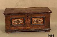 Linnentruhe, deutsch, um 1850/60, Eiche massiv, Biermalerei, bzw. bunte Bemalung, Vorderfront kassettiert, Rahmen doppelt ge- treppt, ...