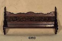 Tellerboard, Elsaß, um 1900, Eiche massiv, FrÜchte- und Blattschnitzerei aus dem Vollholz , Seiten und Mittelteil vielfach geschweift und ...