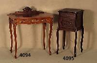 Damenschreibtisch, Frankreich, um 1900/10, Kirschbaum und Nußbaum, z.T. gespiegelt, Schnitzereien aus dem Vollholz bzw. aufge- setzte Muschel- ...