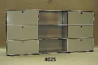 USM-Haller Sideboard, Entwurf 1960/65, Stahlrohrkonstruktion durch Kugeln verbunden, 6 KlapptÜren, Tablare in lichtgrau, Gebrauchs- spuren, selten ...