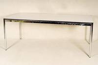 USM-Haller Tisch, Entwurf 1960/65, Stahl- rohrkonstruktion, Tischplatte Kunstharz perl- grau, mit Gebrauchsspuren, bedeutendes StÜck des ...