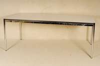 USM-Haller Tisch, Entwurf 1960/65, Stahl- rohrkonstruktion, Tischplatte Kunstharz perl- grau, mit Gebrauchsspuren, bedeutendes StÜck des ...