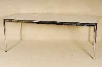 USM-Haller Tisch, Entwurf 1960/65, Stahl- rohrkonstruktion, Tischplatte Kunstharz perl- grau, mit Gebrauchsspuren, bedeutendes StÜck des ...