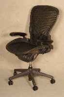 BÜrodrehstuhl Aeron, Entwurf Don Chadwick und Bill Stumpf, Produzent Herman Miller, hÖhenverstellbar, schwenkbare Armlehnen, mit atmungsaktiver ...