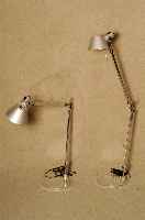 Artemide Tischlampe "Tolomeo", ausrichtbare Arme aus glÄnzendem Aluminium, in alle Richtungen verstellbarer Kopf, aus matt-eloxiertem ...