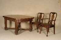 Ausziehtisch mit 6 StÜhlen und Armlehnstuhl, deutsch um 1905/10, StÜhle sogenannter Chippendalestil, Eiche massiv, RÜcken und Beine geschweift, ...