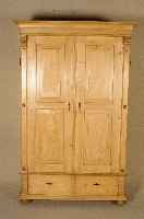 Weichholzschrank, deutsch, um 1880, Tanne massiv, gelaugt, geschliffen und gewachst, Kopfleiste doppelt getreppt, TÜren mit Doppel- fÜllungen, ...
