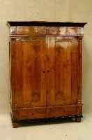 Schrank, deutsch, um 1820, Korpus Weichholz, Kirschbaum massiv, im Unterteil 2 Schubladen, TÜren mit 2 durchgehenden FÜllungen, schÖne gebogene ...