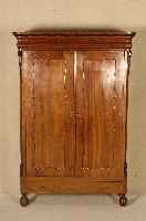 Schrank, deutsch, um 1860, Berlin, Louis Philippe, auf Rahmen gearbeitet, Korpus Weichholz, Mahagonifurnier, TÜren mit BrezelfÜllungen, ...