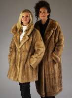 Konvolut Nerzjacke und Nerzmantel, hell- braun, Mantel (ehem. Jacke verlÄngert) Gr. 44/ 46, Innenfutter braune Seide (z. T. gerissen an NÄhten) ...