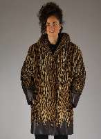 Ozelot-Longjacke, Gr. ca. 40, Saum und BÜndchen mit braunem Glattleder im Zickzackmuster, gekauft in den 70er Jahren beim Pelzhaus Kunz, ...