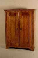 SpÄtbiedermeier-WÄscheschrank, wohl deutsch, um 1850/60, Kirschbaum massiv, Kirschbaumfurnier, zweitÜrig, gerade RechteckfÜllungen, im Inneren ...
