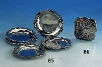 Zigarettenetui, wohl Frankreich um 1900, Jugendstil, Silber, teilvergoldet, Vorderseite mit Liliendekor in asym. Aufbau, Bes.-Monogr., l. ...