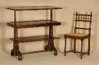 Beistelltisch, um 1880/90, Eiche massiv, in dreistufiger Etagere ausziehbar, FÜße aus dem Vollholz geschnitzt, Gebrauchsspuren, selten im ...