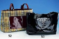 Damenschopper, PRADA Lackleder, Breite ca. 27 cm, HÖhe ca. 28 cm, 2 Trage- riemen, innen Leder mit Reißverschlusstasche, Innen signiert, ca. 43 ...