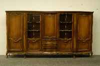 Schrank, Warrings Serie Malmedy, um 1975/80, komplett auf Rahmen gearbeitet, FÜße Bildhauerarbeit aus dem Vollholz geschnitzt, Schnitzerei z.T. ...