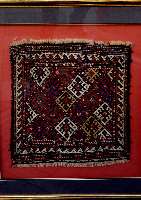 Shahsawan sumagh, Taschenfront,Persien, um 1880, Wolle auf Wolle, ca. 53 x 50 cm(Rahmen 90.83), Schätzwert: 1200.- EURO, EHZ: 3