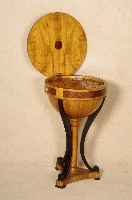 NÄhtisch, nach dem Stil von Wien 1825/30, sogenannte Globusform, mittig SÄule, auf Weichholz gearbeitet, BeinauslÄufer geschwu- ngen, in ...