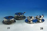 Sahnegießer und Zuckerschale auf Tablett, Focke, 800er Silber, um 1930/32, reine Treibarbeit, im Stile von Raichl, zus. ca. 325 g