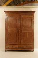 Dielenschrank, Lothringen, um 1760/70, Front und Seiten Eiche massiv, RÜcken und EinlegebÖden Weichholz, original Schloß und BeschlÄge, ...