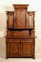 Aufsatzbuffet, mitteldeutsch, um 1880, Korpus Weichholz, Eiche massiv, Eichefurnier, Unterteil auf KugelfÜßen, links und rechts vorgesetzte ...