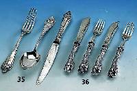 Fischbesteck fÜr 4 Personen 800er Silber, deutsch wohl DÜsseldorf um 1890, Bahner, Griffe in Form von Delphinen nach Barockvor- bild, 4 Messer ...