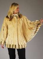 Nerzjacke, Gr. ca. 38/40, weiß-beige- farb. ausgelassene Felle, Bund, Ärmel-BÜndchen und Stehkragen mit silbergrauen Fellen alter- nierend, ...