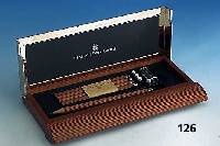 Faber Castel Schreibtischablage Holz z. T. versilbert, aufklappbarer Deckel, kompl. mit Orig.-Inhalt: 5 Bleistifte mit Radier- gummis in ...