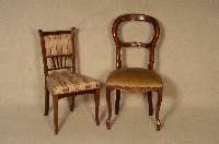 4 StÜhle, im Louis-Philippe-Stil, Buche massiv, nußbaumfarben gebeizt, Nagelverzierung , BezÜge brauner Mohairstoff, Polsterung in gutem ...