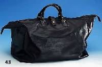 GOLDPFEIL-Reisetasche, rotbraunes Softrind- leder, 2 Tragegriffe, RV, Gebr.-sp., ca. 35 x 48 cm