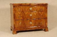 Biedermeierkommode, deutsch, um 1840, Kirschholz massiv, Kirschholzfurnier, allsei- tig lebhafte Holzstruktur, warmtonig, keine HolzergÄnzungen, ...