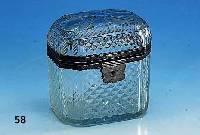 Zuckerdose, sÜddeutsch 1790/1800, Silbermontur mit ArkanthusblÄttern in Herz- form, GlaskÖrper rhomboiert, bzw. Deckel streifig auslaufend, ...